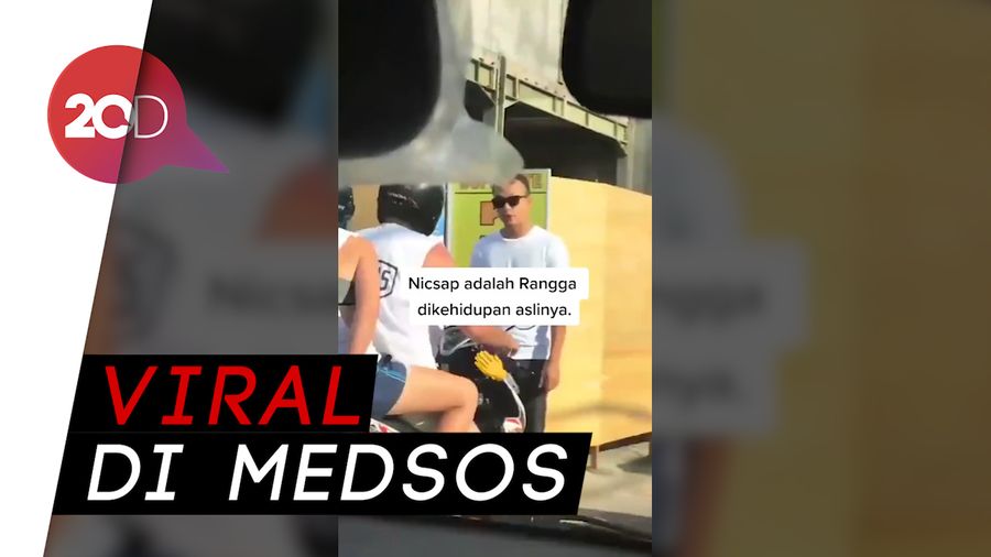 Video Lama Nicholas Saputra Hadang Bule di Trotoar Viral Lagi