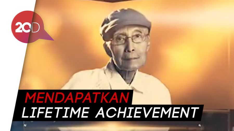 Momen Haru Istri Sapardi Djoko Damono Terima Penghargaan IKAPI