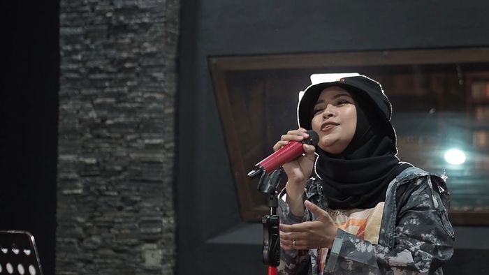 Eksklusif Kotak Bawakan Di Atas Cinta Versi Live Studio