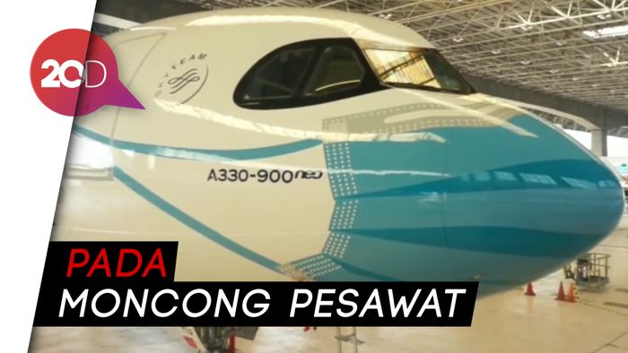 Melihat Penampakan Pesawat Garuda Indonesia Kenakan Masker