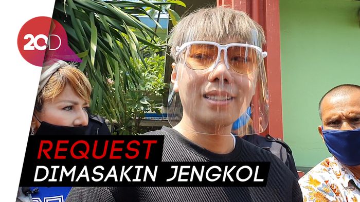 Pulang ke Rumah, Roy Kiyoshi Pengin Manja-manjaan Sama Orang Tua