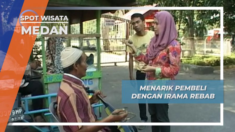 Berjualan Tape Lemang dengan Bermain Rebab, Hiburan Untuk Para Pembeli Medan