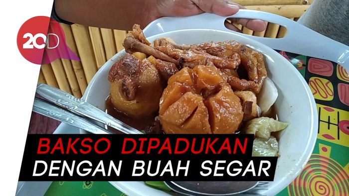 Uniknya Menu Rujak Bakso di Majalengka