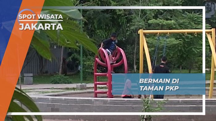 Bermain di Taman Pondok Karya Pembanguan Ciracas Jakarta