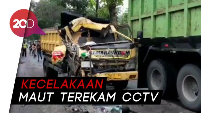 Detik-detik Tabrakan Truk Vs Truk di Tasik yang Tewaskan Satu Orang