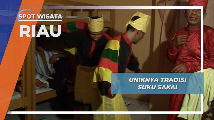 Tradisi Suku Sakai Riau, Warna Warni Cerah Baju Adat