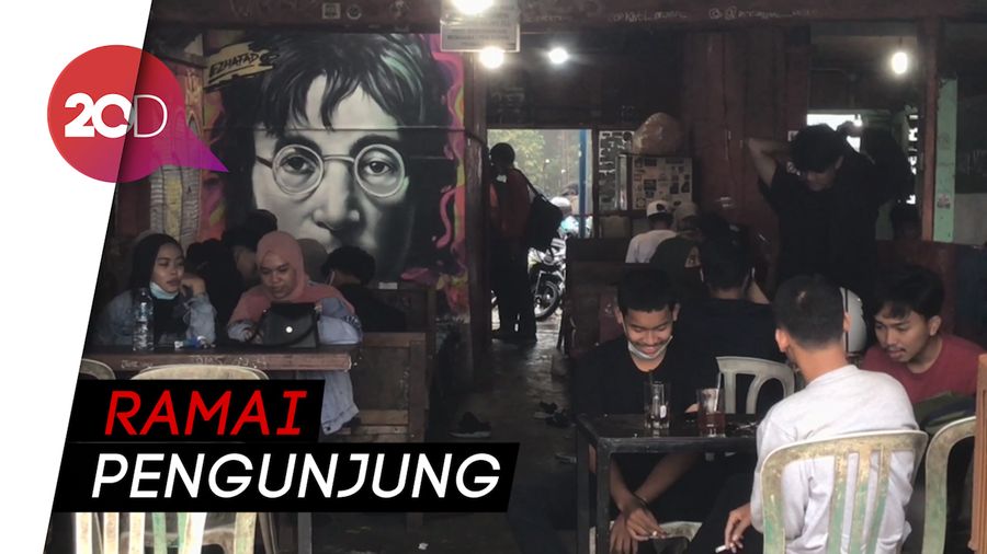 Warpat Puncak Ramai Diserbu Wisatawan