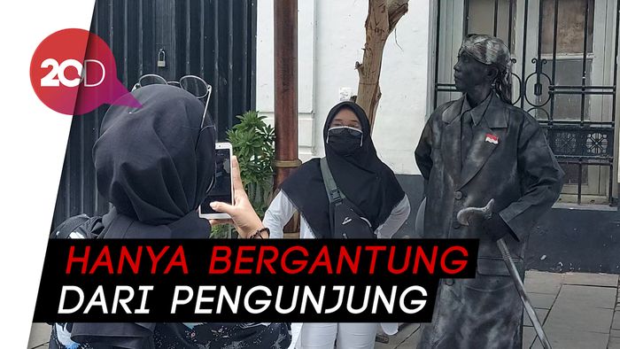 Curhat Pilu Seniman Karakter Kota Tua Jakarta yang Kini Sepi Job