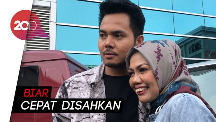 Elly Sugigi Bicara soal Foto Pernikahan yang Dituding Palsu