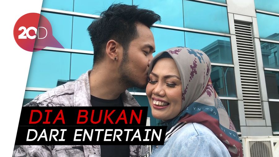 Elly Sugigi Tunggu Restu Anak Agar Bisa Dinikahi Berondong