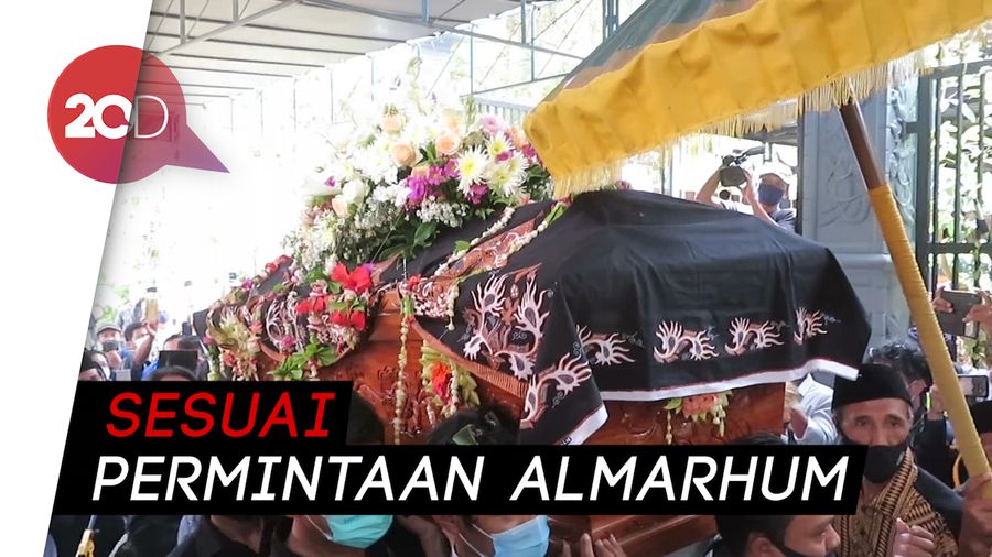 Suasana Pemberangkatan Jenazah Ki Seno Nugroho Diiringi Gending