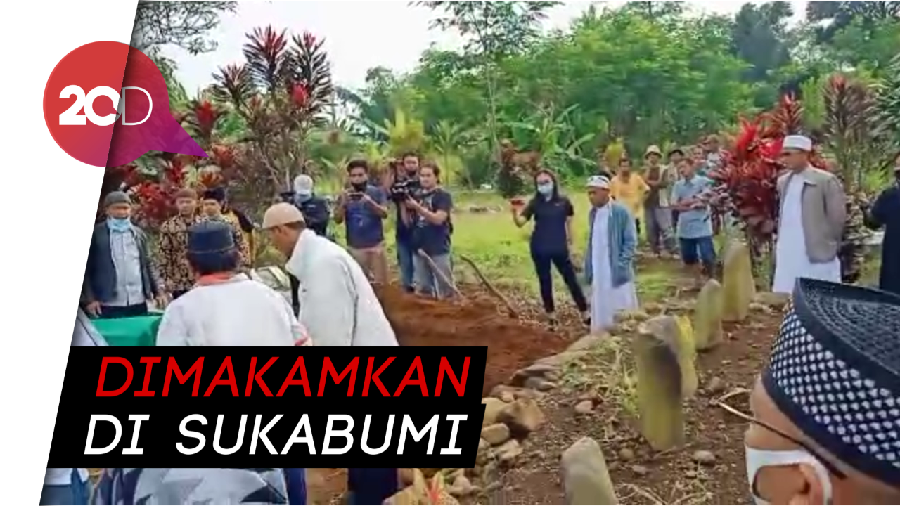 Isak Tangis Keluarga Iringi Pemakaman Gatot Brajamusti Isak Tangis Keluarga Iringi Pemakaman Gatot Brajamusti