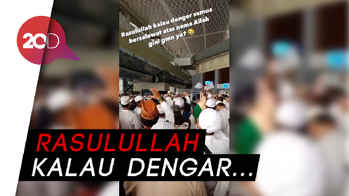 Reaksi Arie Untung Lihat Selawat Para Pendukung Habib Rizieq