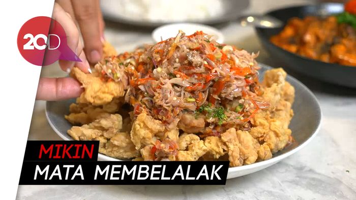 Bikin Laper: Marsha Aruan Jajal Nasgor Buntut dan Salmon Mentai