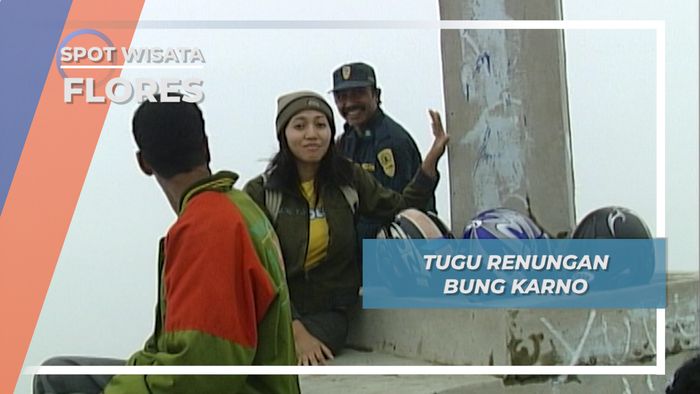 Beristirahat di Tugu Renungan Bung Karno Puncak Kelimutu, Flores