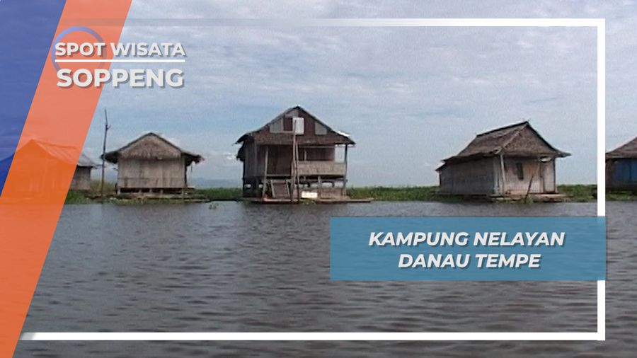 Kampung Nelayan Danau Tempe Marioriawa Sulawesi Selatan  