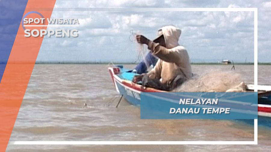 Nelayan Danau Tempe Marioriawa Soppeng Sulawesi Selatan  
