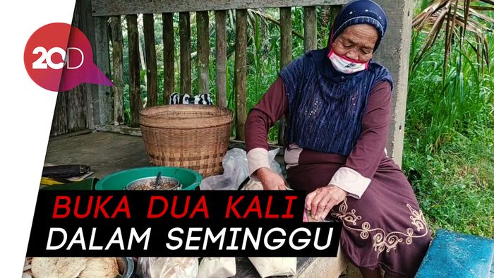 Kisah Nenek di Pacitan, 25 Tahun Dagang di Pos Kamling