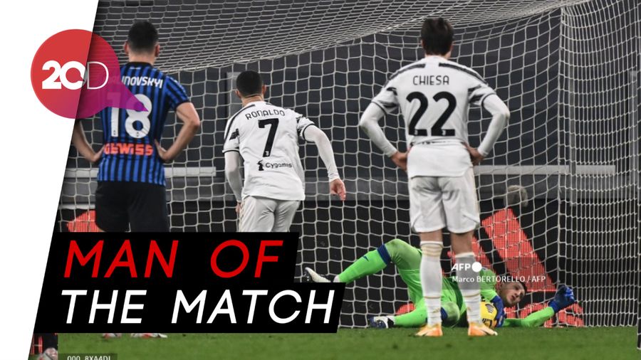 Gollini Mantap! Blok Tendangan Morata dengan Muka-Tangkap Penalti Ronaldo