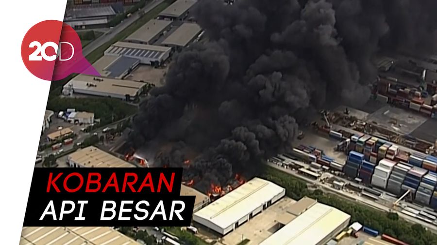 Pabrik Daur Ulang Terbakar di Australia, Asap Hitam Membumbung Tinggi