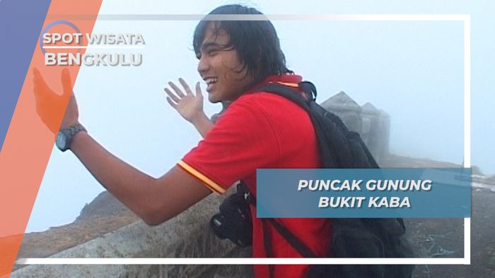 Meski Berkabut, Tetap Semangat Menuju Puncak Gunung Bukit Kaba Bengkulu