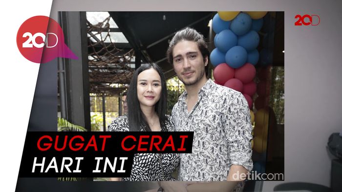 Aura Kasih Gugat Cerai Eryck Amaral