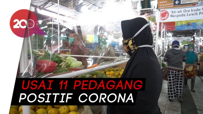 Cegah Penyebaran Corona, Pasar Gede Solo Dipasang Sekat Pembatas