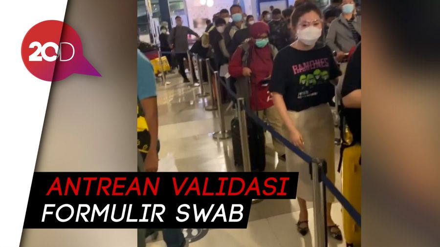 Hotman Paris Keluhkan Kinerja Petugas Bandara Soekarno Hatta