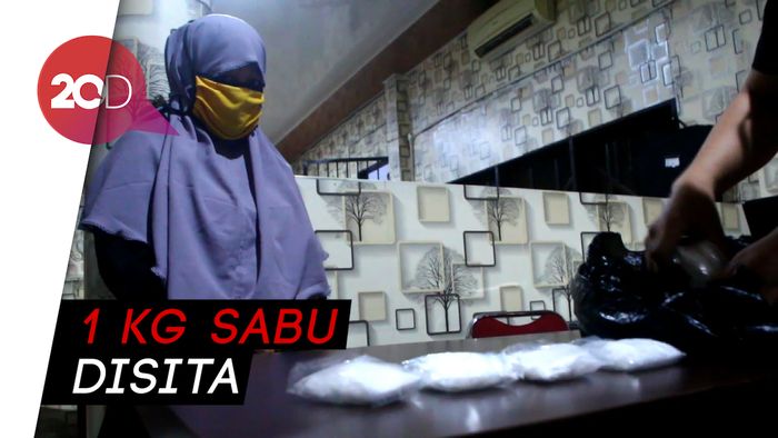 Jadi Bandar Sabu, Emak-emak Diciduk Polisi yang Nyamar