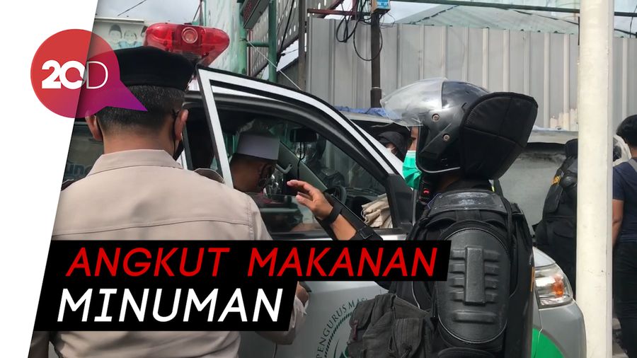 Polisi Amankan Ambulans Bawa Logistik Aksi 1812