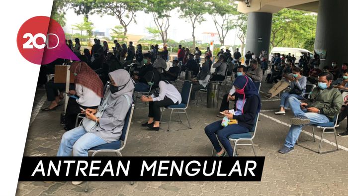 Layanan Rapid Antigen di Stasiun Gambir Membeludak