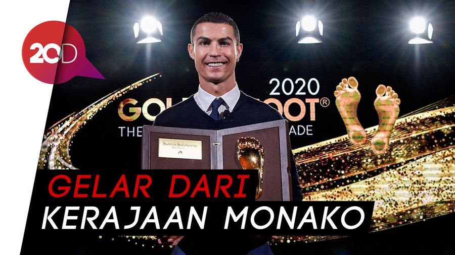 Ronaldo Dianugerahi Golden Foot Award