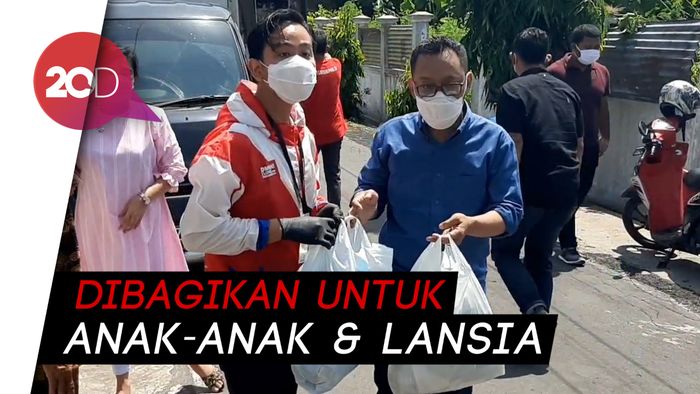 Tekan Penyebaran Corona di Solo, Gibran Bagikan Masker-Makanan Bergizi