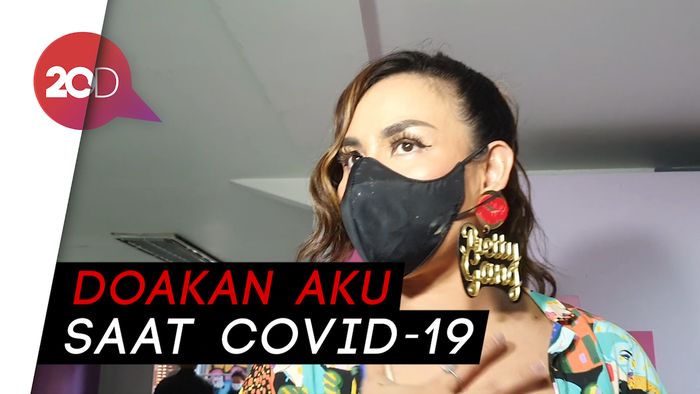 Momen Spesial Melaney Ricardo Bareng Mama di Hari Ibu