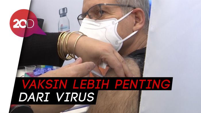 Senangnya Para Orang Tua di Israel Disuntik Vaksin Corona