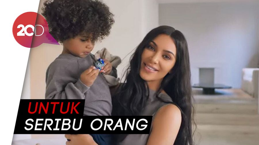 Kim Kardashian Bagikan Rp 7 M untuk Rayakan Momen Natal