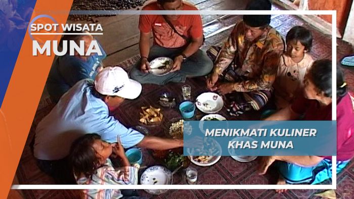 Dijamu Kuliner Buton di Atas Rumah Panggung Khas Desa Wuna