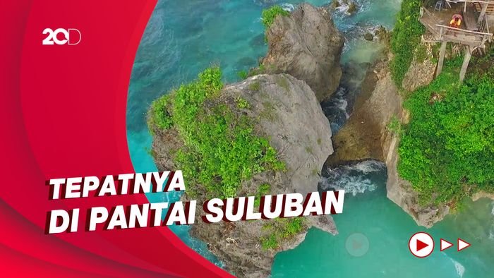 Celebrity on Vacation: Floating di Uluwatu Bali