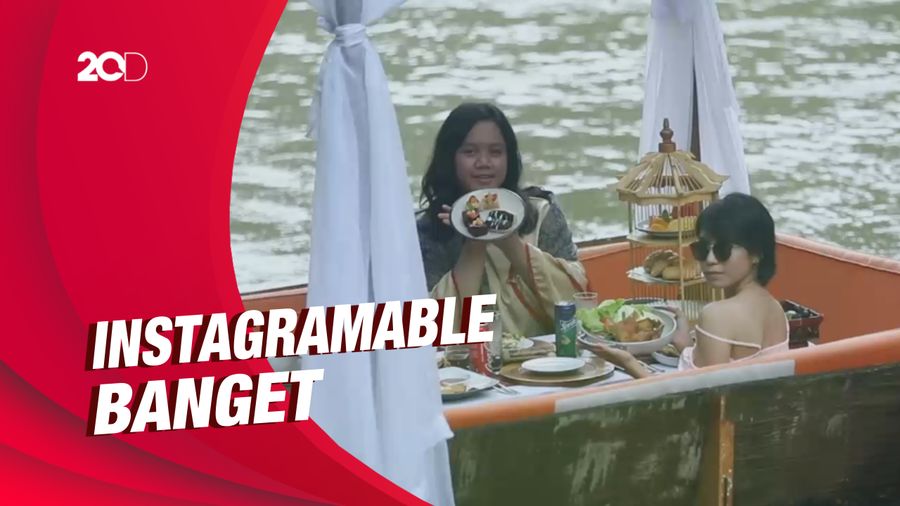 Sensasi Ngeri-ngeri Sedap Makan dan Minum di Tengah Sungai