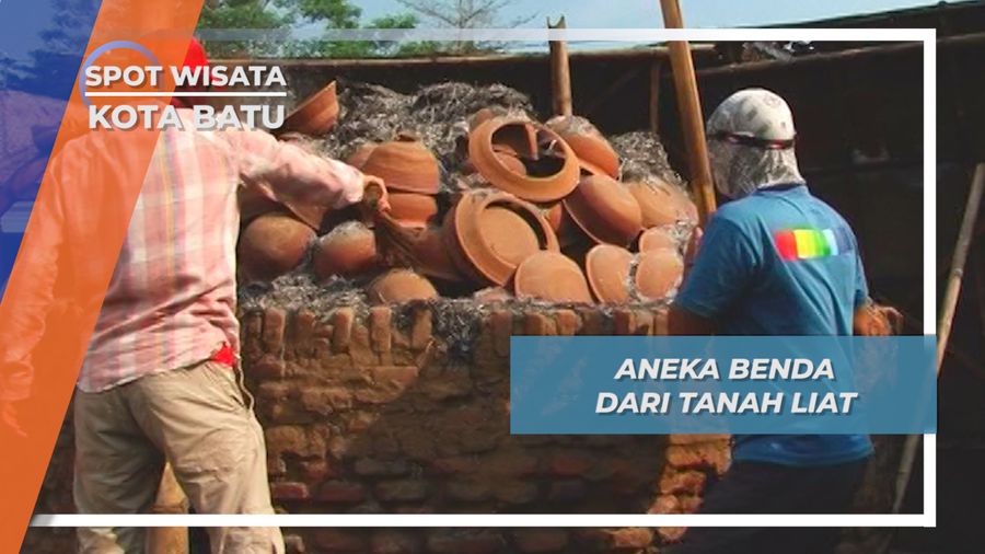 Proses Pembakaran Gerabah di Pegelaran Malang