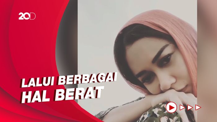 Sempat Positif COVID-19, Aura Kasih: Pesan Allah Disuruh Sabar