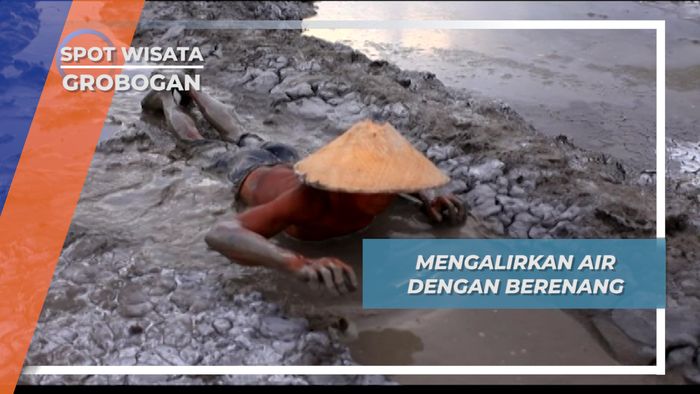 Mbah Diman Membuat Saluran Air Garam Bledug Kuwu Grobogan
