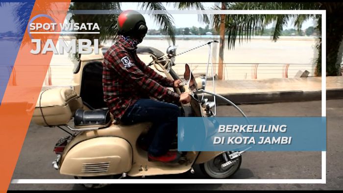 Naik Vespa Sespan Menyusuri Sungai Batanghari Kota Jambi 