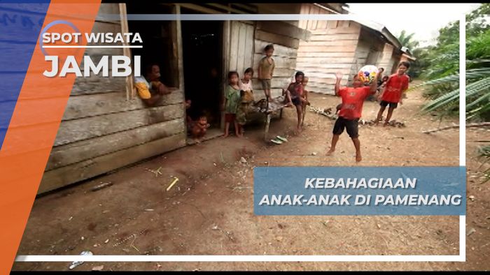 Berbagi Kebahagian Anak-anak Suku Anak Dalam Pamenang Jambi