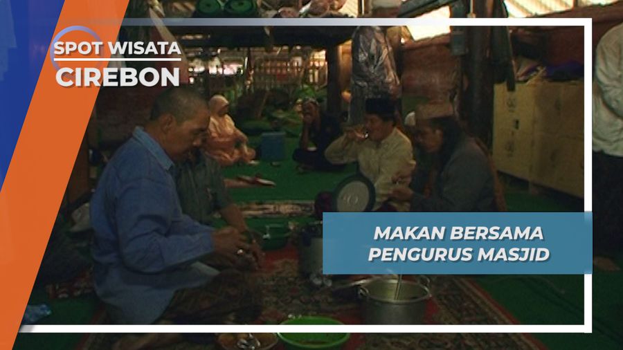 Makan Bersama Pengurus Masjid di Masjid Agung Sang Cipta Rasa Cirebon