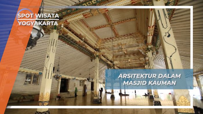 Pahatan Delapan Buah Nanas Pada Tiang Utama Masjid Kauman Yogyakarta