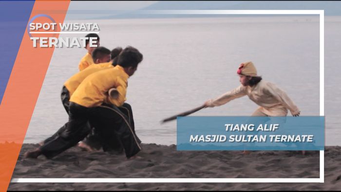 Tiang Alif Berukuran Besar di Masjid Sultan Ternate Maluku Utara