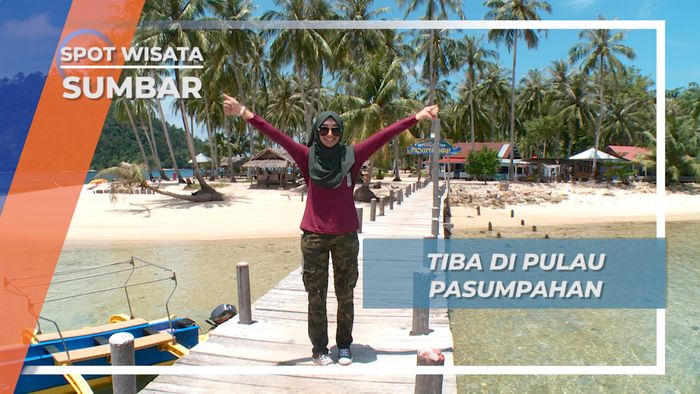 Sandar Di Dermaga Kayu Pulau Pasumpahan Sumatera Barat