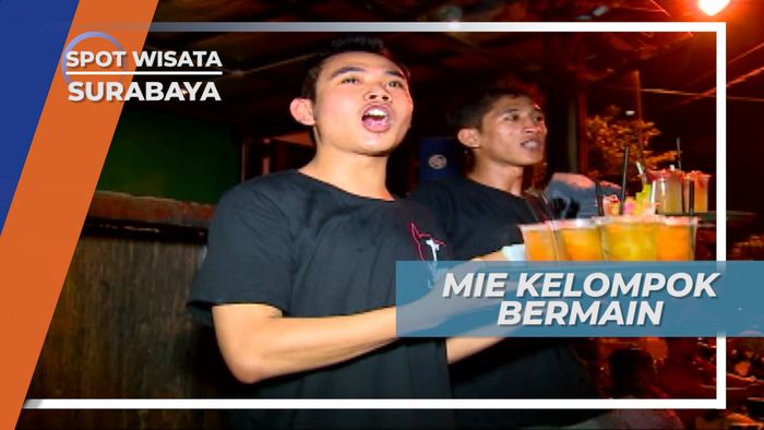 Menikmati Pedas Mie Surabaya Bersama Teman Di Malam Hari