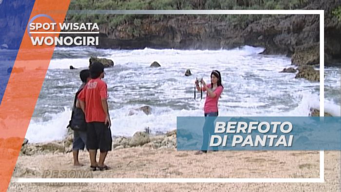 Berfoto Ria Bersama Teman di Pantai Indah Sembokan Wonogiri